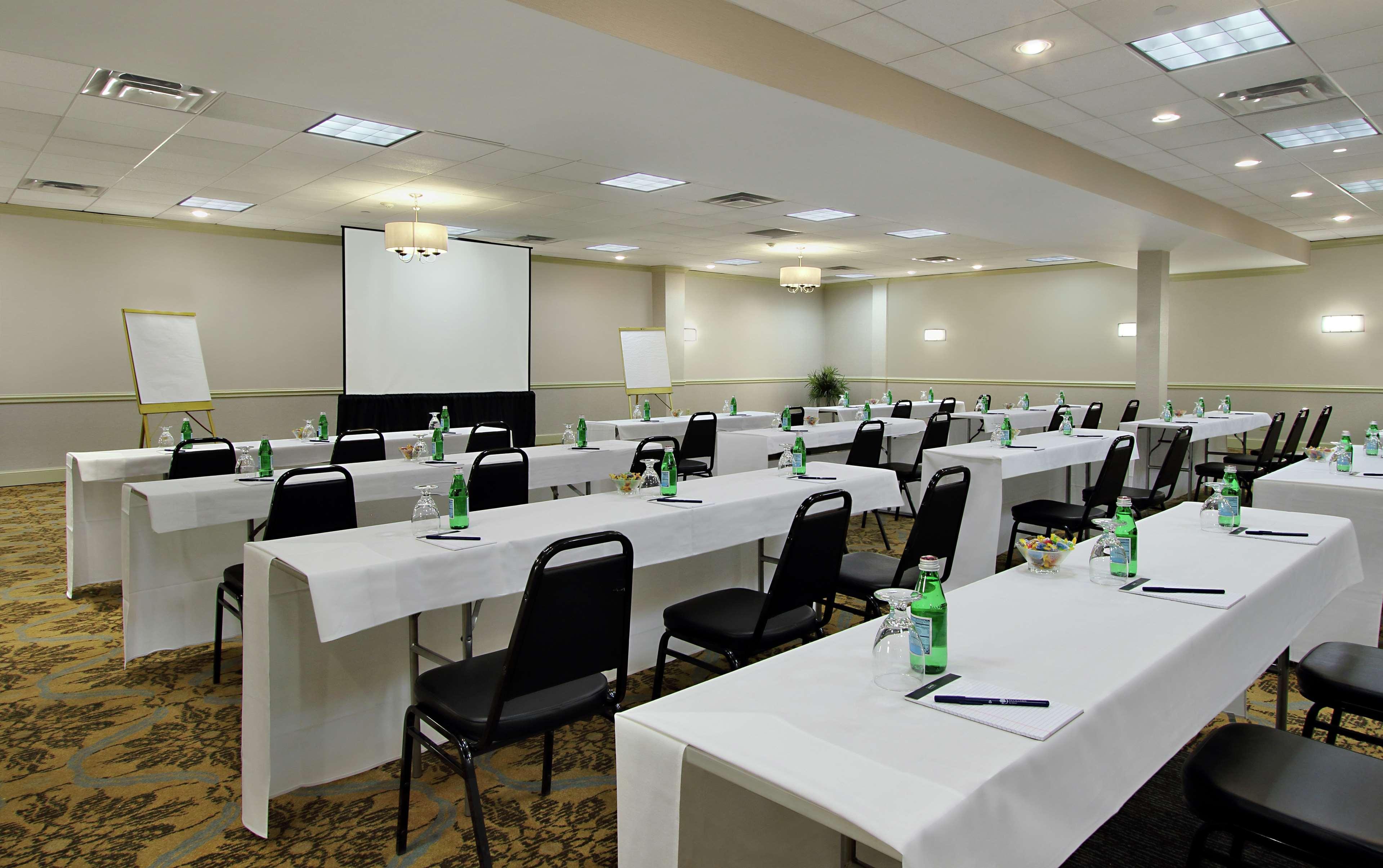 Doubletree By Hilton Mahwah Hotell Exteriör bild