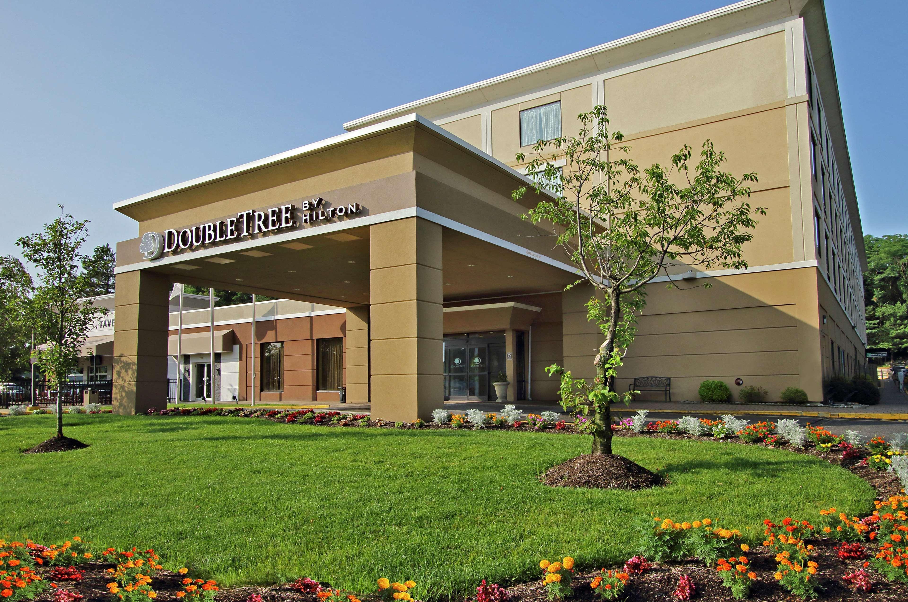 Doubletree By Hilton Mahwah Hotell Exteriör bild