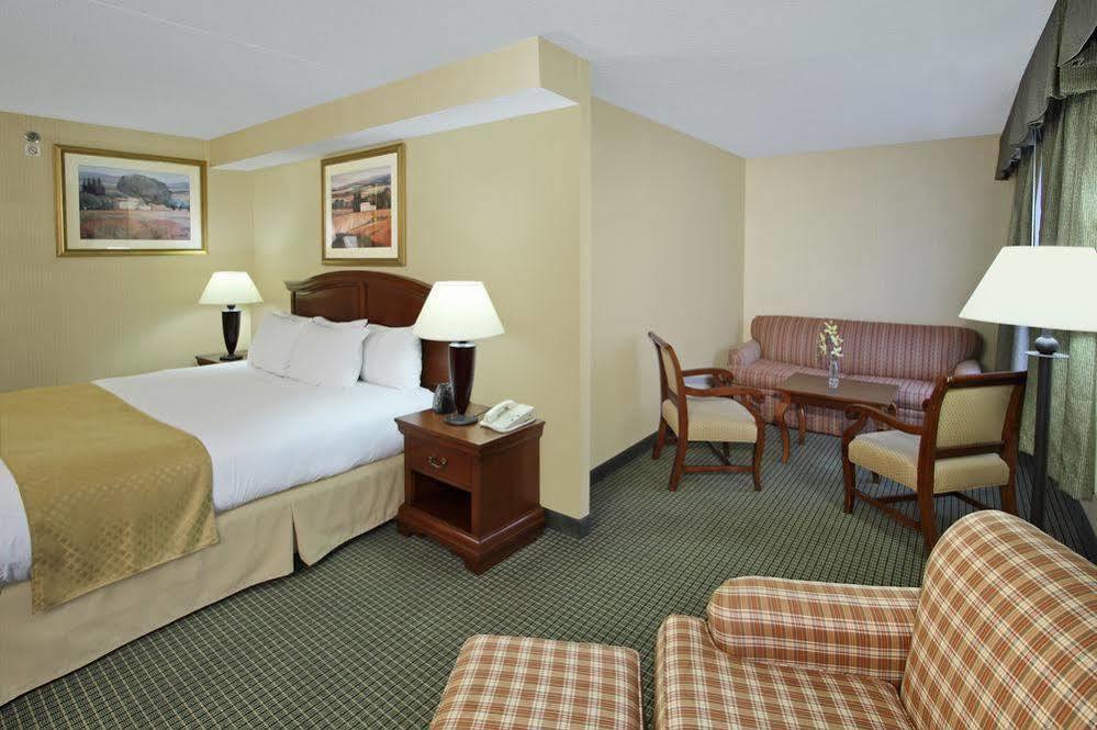 Doubletree By Hilton Mahwah Hotell Exteriör bild